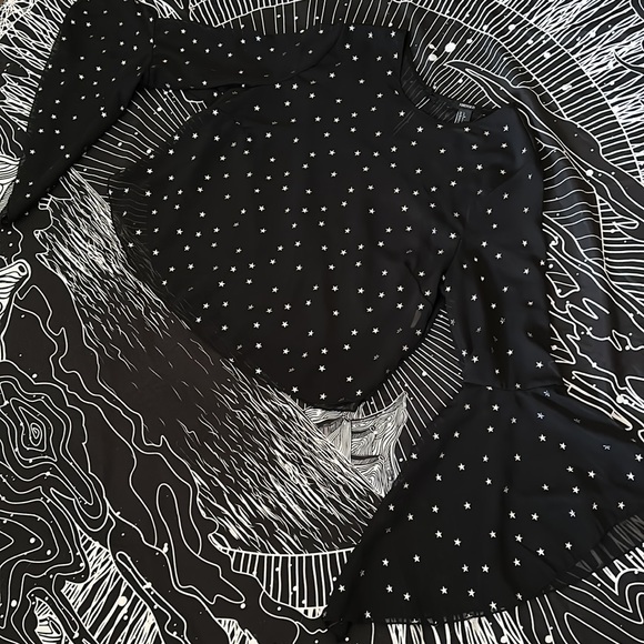 Elegant sheer black & silver stars bell sleeve women’s Forever 21 blouse sz L - Picture 7 of 8